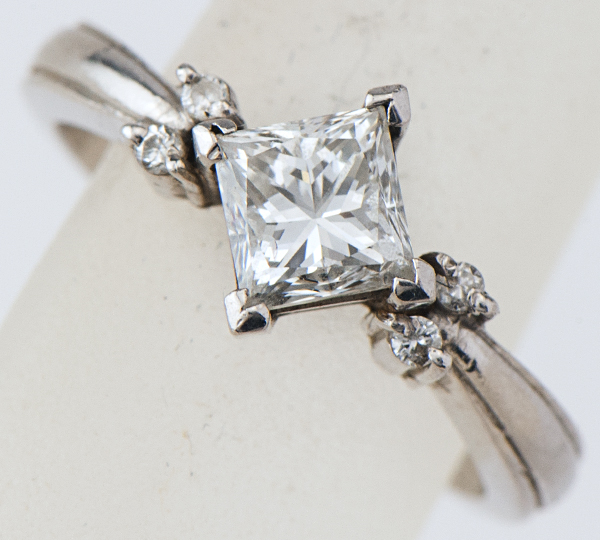 [写真]ダイヤモンド1.018ct メレダイヤモンド計0.05ct プラチナ900 リング【買取相場】