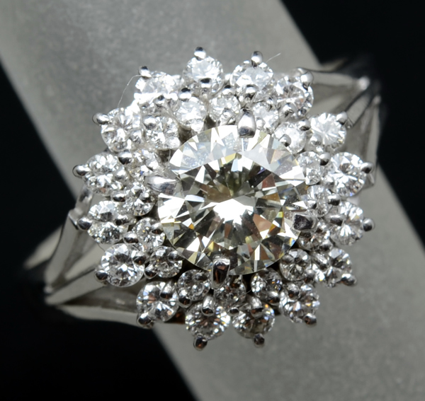 ダイヤモンド0.84ct メレダイヤモンド0.52ct プラチナ900 リング【買取相場】｜買取相場｜福岡宝石市場  公式買取サイト｜宝石・貴金属・宝飾品専門の適正査定・高額買取